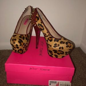 Betsy Johnson leopard print heels
